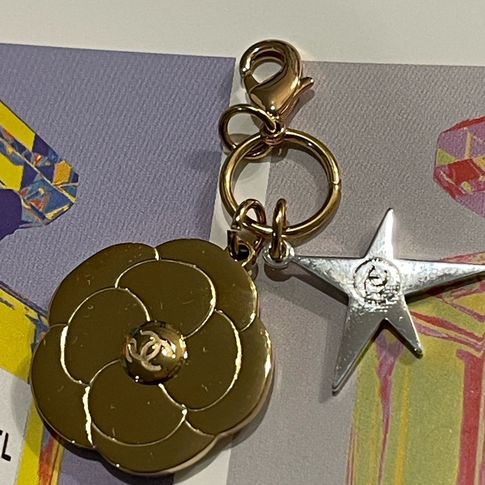 CHANEL (Brand New) Gold and Silver Flower Star Keychain